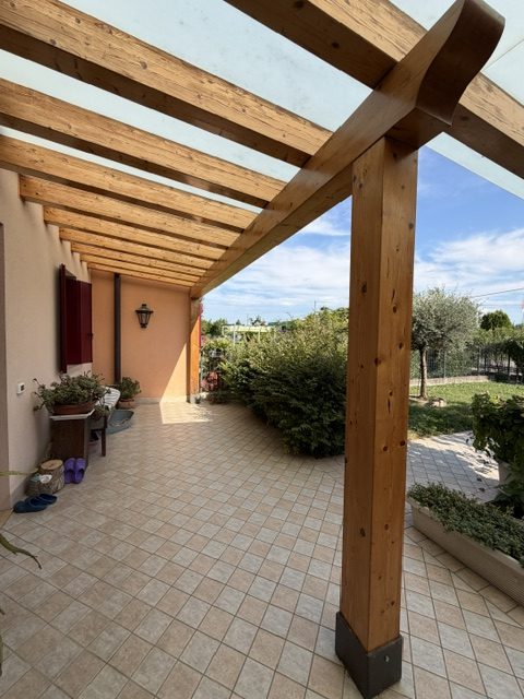 Villa del Conte: Vendesi Porzione centrale con ingresso indipendente e giardino privato con favol...