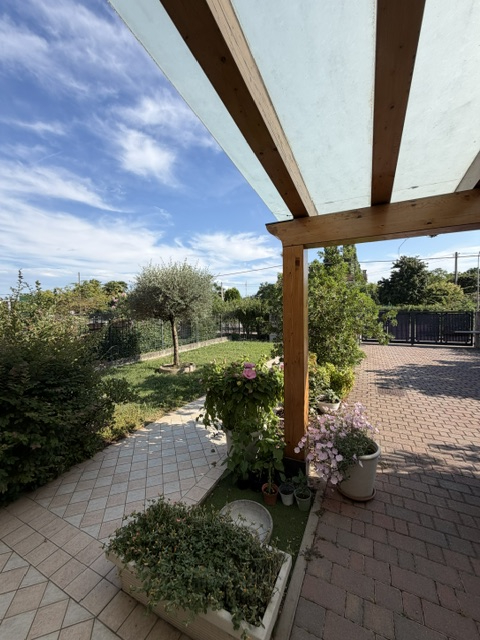 Villa del Conte: Vendesi Porzione centrale con ingresso indipendente e giardino privato con favol...