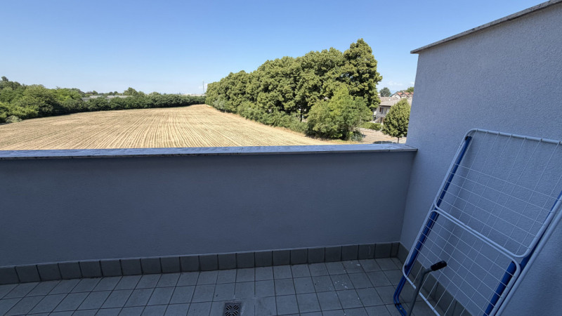 Scopri questo splendido appartamento quadrilocale situato nel cuore della zona Torre di Padova, l...