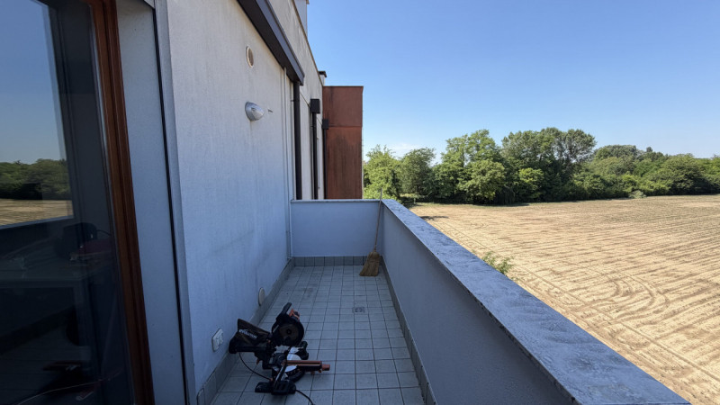 Scopri questo splendido appartamento quadrilocale situato nel cuore della zona Torre di Padova, l...