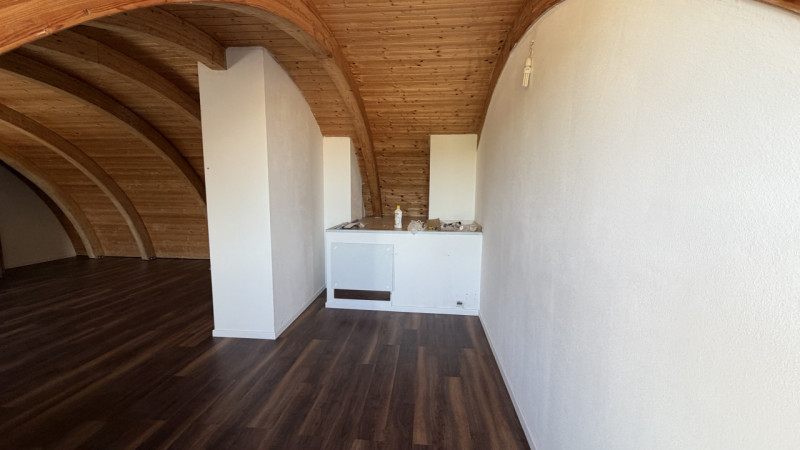 Scopri questo splendido appartamento quadrilocale situato nel cuore della zona Torre di Padova, l...