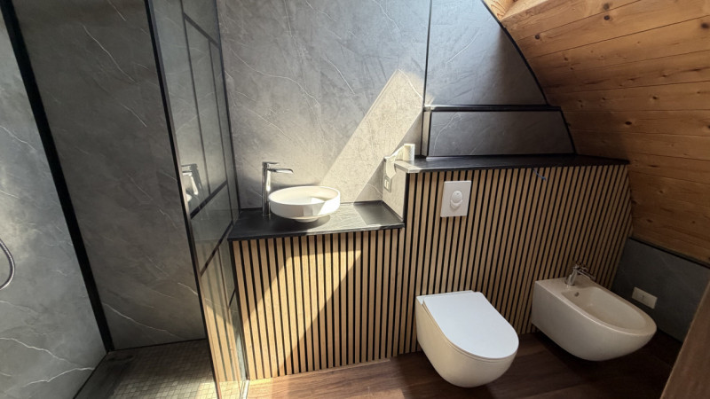 Scopri questo splendido appartamento quadrilocale situato nel cuore della zona Torre di Padova, l...