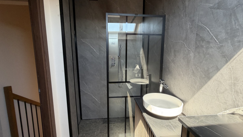 Scopri questo splendido appartamento quadrilocale situato nel cuore della zona Torre di Padova, l...