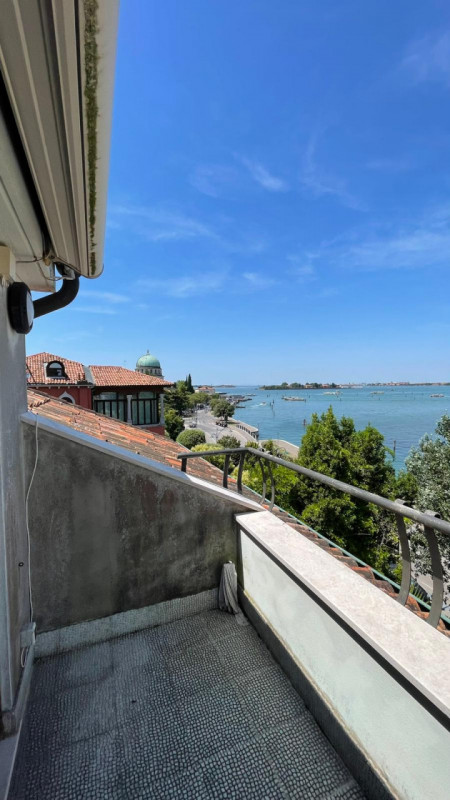 LIDO DI VENEZIA  SPLENDIDO ATTICO CON TERRAZZO A DUE PASSI DELL'INBARCADERO E DAL PONTILE PER AUT...