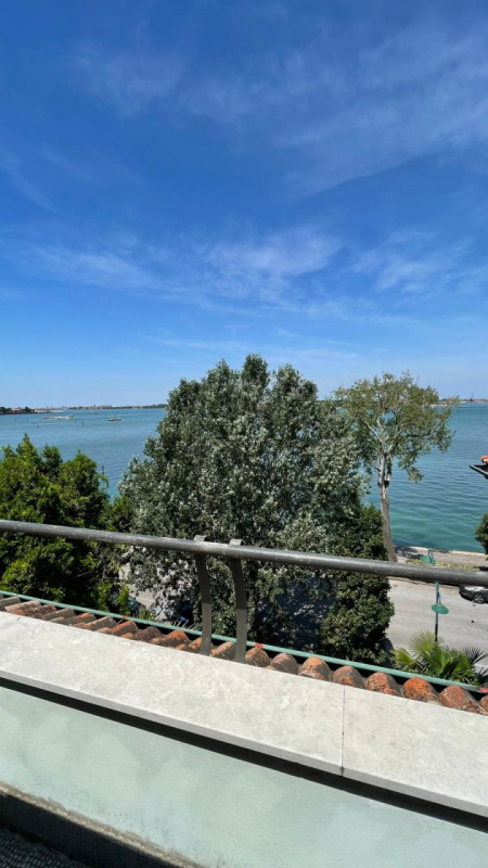 LIDO DI VENEZIA  SPLENDIDO ATTICO CON TERRAZZO A DUE PASSI DELL'INBARCADERO E DAL PONTILE PER AUT...