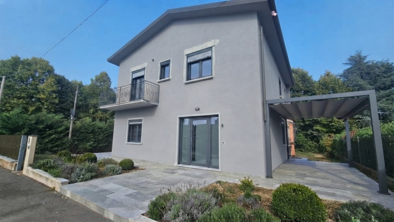 Opportunità di Investimento: Casa Singola con Due Appartamenti Indipendenti

Situata in una tranq...