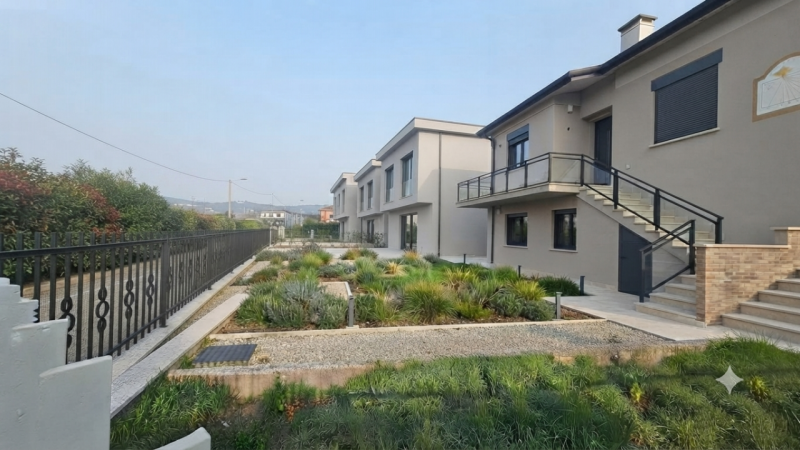 Opportunità di Investimento: Casa Singola con Due Appartamenti Indipendenti

Situata in una tranq...