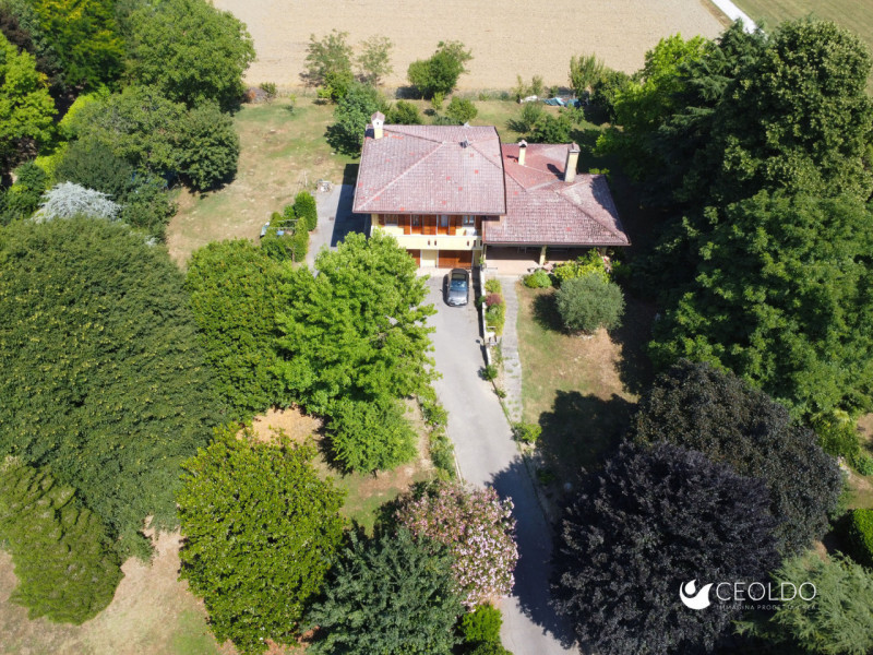 VIGONZA LOCALITA' Pionca vi proponiamo una villa  con SPAZIO E PRIVACY A DUE PASSI DAI SERVIZI

C...