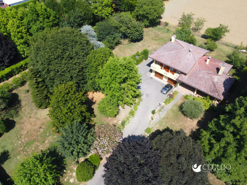 VIGONZA LOCALITA' Pionca vi proponiamo una villa  con SPAZIO E PRIVACY A DUE PASSI DAI SERVIZI

C...