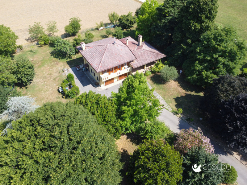 VIGONZA LOCALITA' Pionca vi proponiamo una villa  con SPAZIO E PRIVACY A DUE PASSI DAI SERVIZI

C...