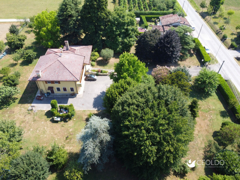 VIGONZA LOCALITA' Pionca vi proponiamo una villa  con SPAZIO E PRIVACY A DUE PASSI DAI SERVIZI

C...