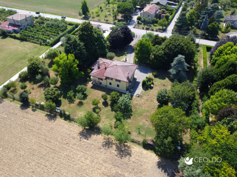 VIGONZA LOCALITA' Pionca vi proponiamo una villa  con SPAZIO E PRIVACY A DUE PASSI DAI SERVIZI

C...