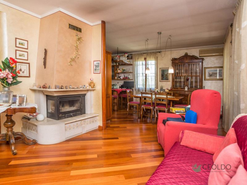 VIGONZA LOCALITA' Pionca vi proponiamo una villa  con SPAZIO E PRIVACY A DUE PASSI DAI SERVIZI

C...