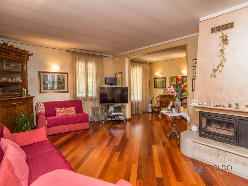 VIGONZA LOCALITA' Pionca vi proponiamo una villa  con SPAZIO E PRIVACY A DUE PASSI DAI SERVIZI

C...