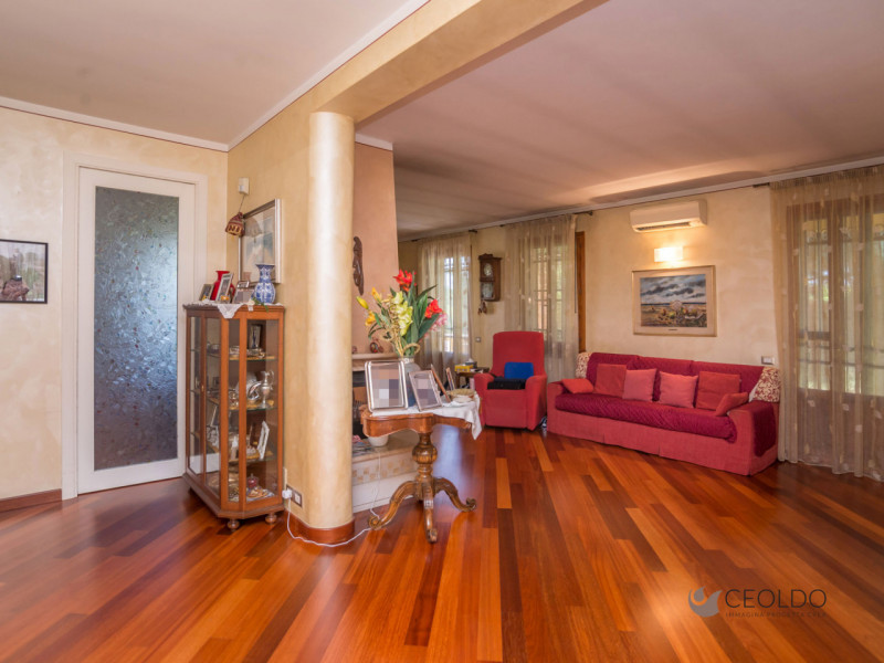 VIGONZA LOCALITA' Pionca vi proponiamo una villa  con SPAZIO E PRIVACY A DUE PASSI DAI SERVIZI

C...