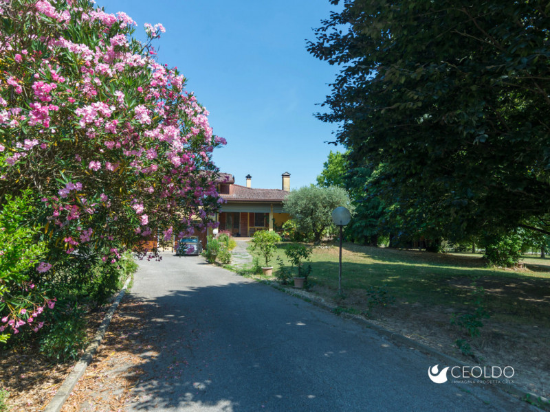 VIGONZA LOCALITA' Pionca vi proponiamo una villa  con SPAZIO E PRIVACY A DUE PASSI DAI SERVIZI

C...