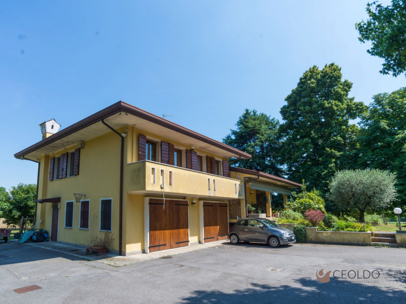 VIGONZA LOCALITA' Pionca vi proponiamo una villa  con SPAZIO E PRIVACY A DUE PASSI DAI SERVIZI

C...