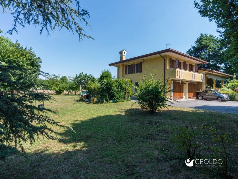 VIGONZA LOCALITA' Pionca vi proponiamo una villa  con SPAZIO E PRIVACY A DUE PASSI DAI SERVIZI

C...