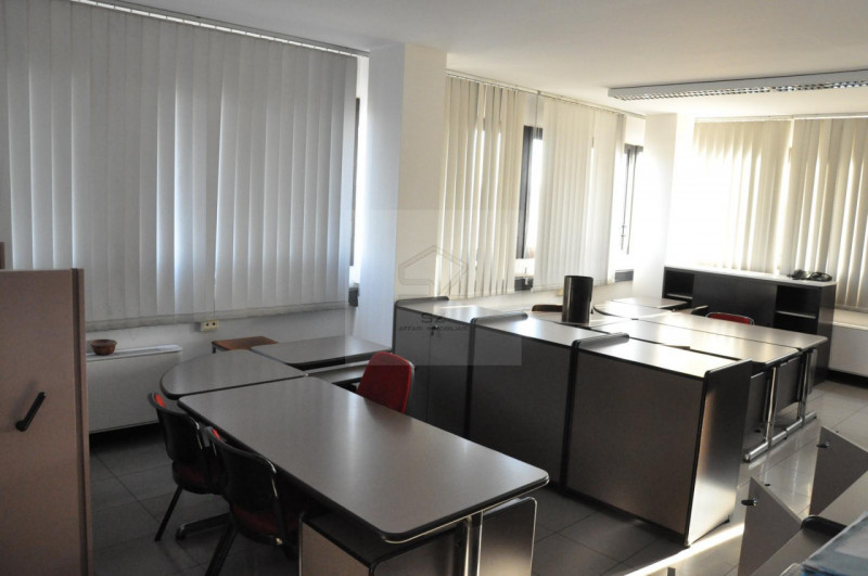 UFFICIO- ZONA INDUSTRIALE 

Vendesi ufficio di 450 mq commerciali situato nel cuore della Zona In...