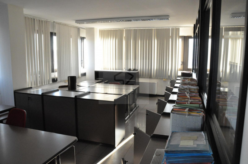 UFFICIO- ZONA INDUSTRIALE 

Vendesi ufficio di 450 mq commerciali situato nel cuore della Zona In...