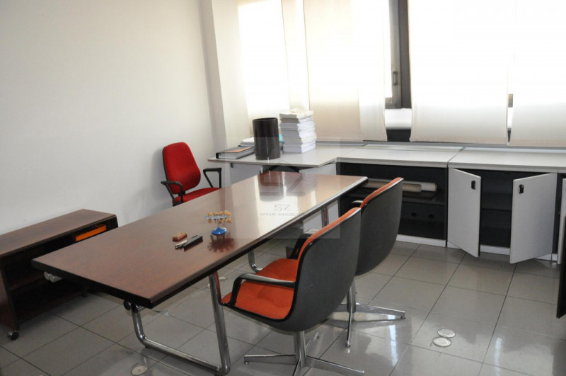 UFFICIO- ZONA INDUSTRIALE 

Vendesi ufficio di 450 mq commerciali situato nel cuore della Zona In...