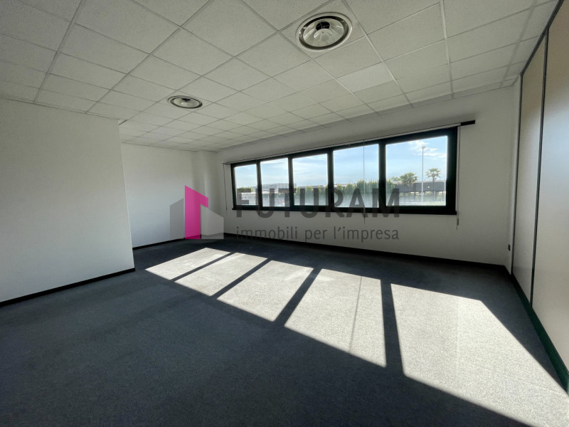 RIF: 170NM - SANTA MARIA DI SALA (VE) - PER INFO 0444/310220

Propongo in vendita un ufficio di 2...