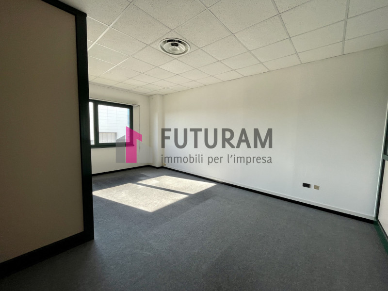 RIF: 170NM - SANTA MARIA DI SALA (VE) - PER INFO 0444/310220

Propongo in vendita un ufficio di 2...