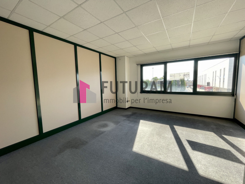 RIF: 170NM - SANTA MARIA DI SALA (VE) - PER INFO 0444/310220

Propongo in vendita un ufficio di 2...
