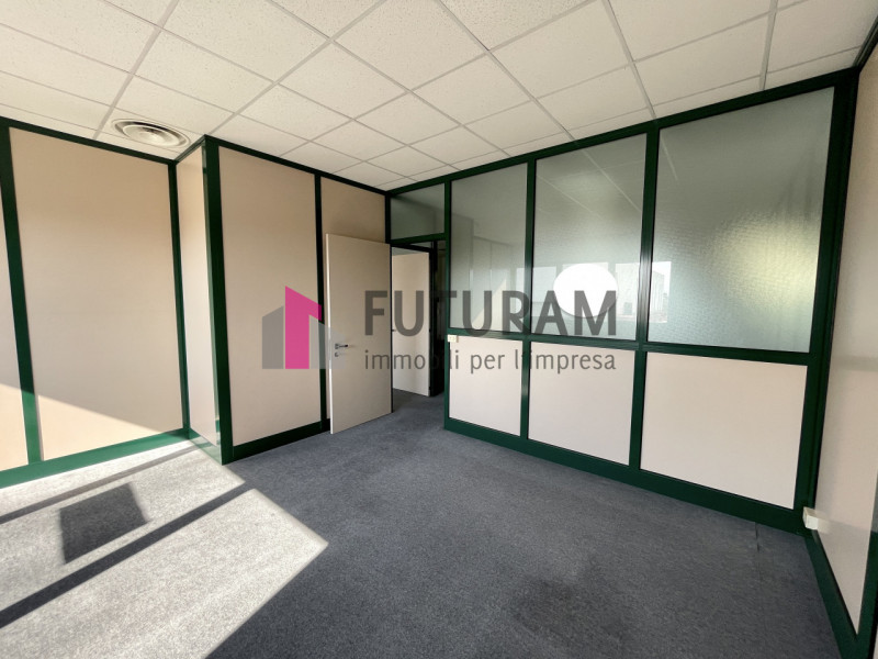RIF: 170NM - SANTA MARIA DI SALA (VE) - PER INFO 0444/310220

Propongo in vendita un ufficio di 2...