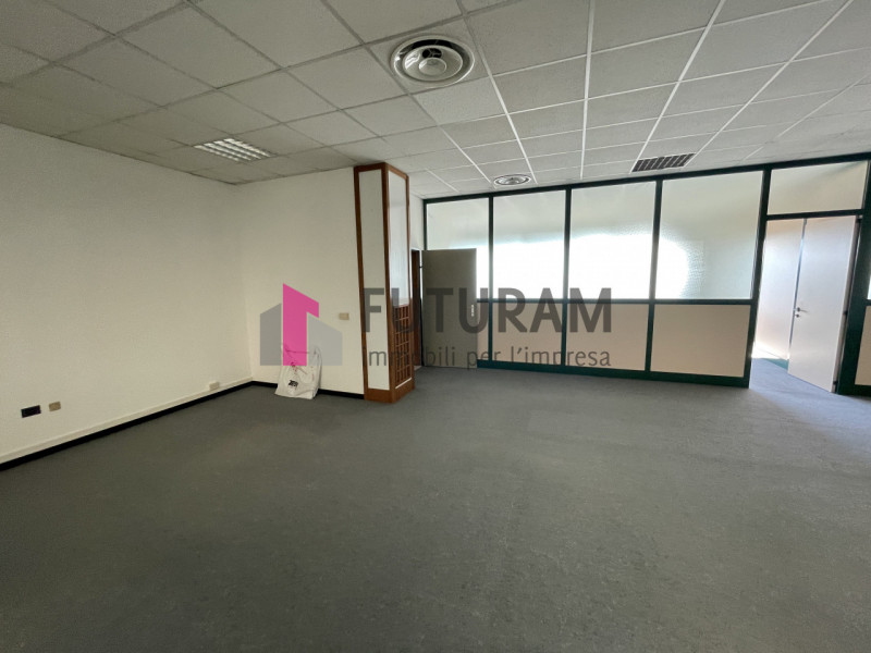RIF: 171NM - SANTA MARIA DI SALA (VE) - PER INFO 0444/310220

Propongo in affitto un ufficio di 2...