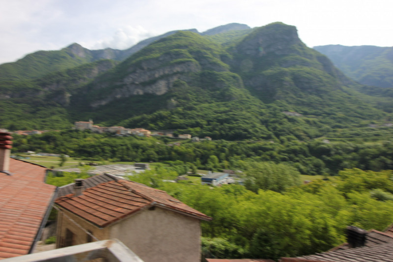 Nel cuore del suggestivo Comune di Valdastico, immerso in un paesaggio montano incantevole e circ...