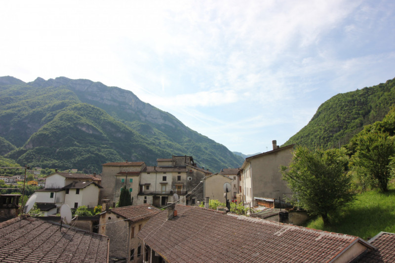 Nel cuore del suggestivo Comune di Valdastico, immerso in un paesaggio montano incantevole e circ...