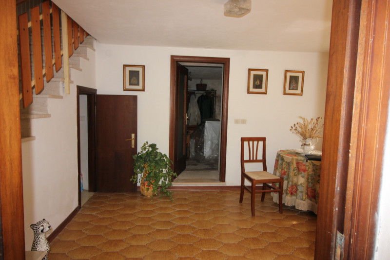 Nel cuore del suggestivo Comune di Valdastico, immerso in un paesaggio montano incantevole e circ...