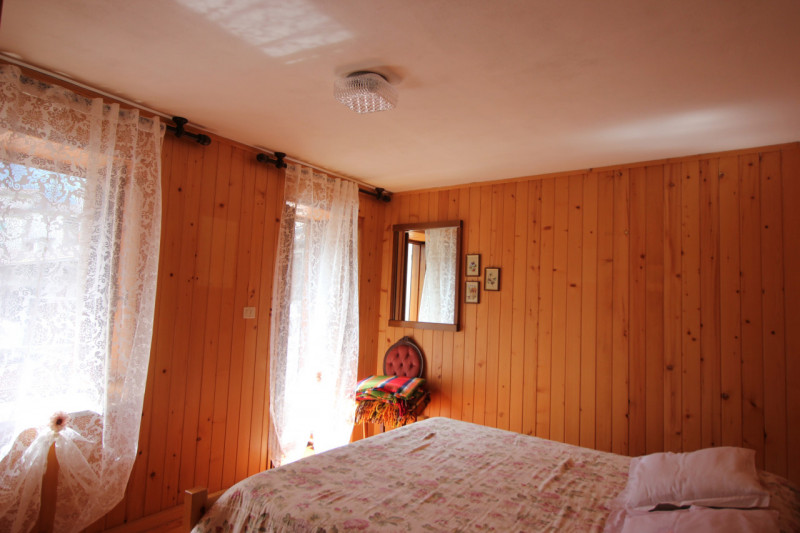 Nel cuore del suggestivo Comune di Valdastico, immerso in un paesaggio montano incantevole e circ...
