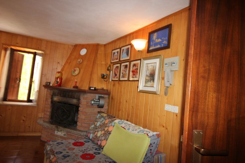 Nel cuore del suggestivo Comune di Valdastico, immerso in un paesaggio montano incantevole e circ...
