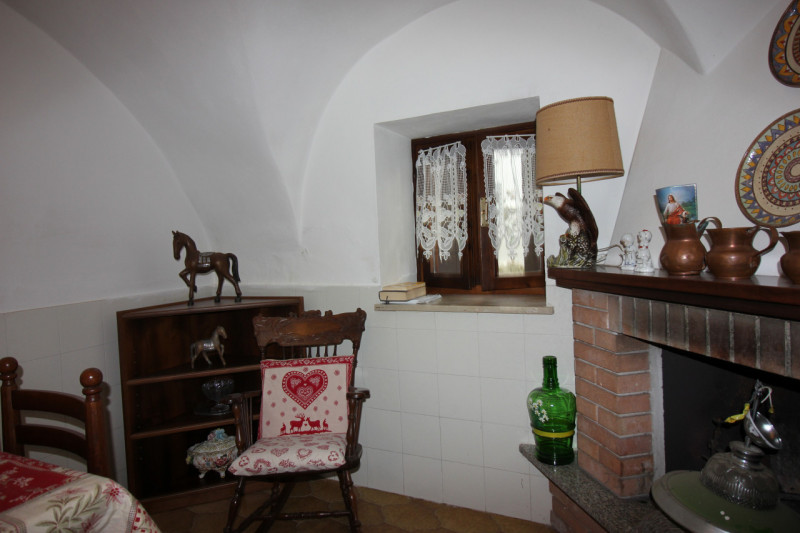 Nel cuore del suggestivo Comune di Valdastico, immerso in un paesaggio montano incantevole e circ...