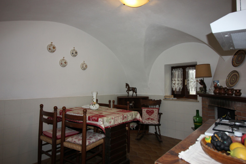 Nel cuore del suggestivo Comune di Valdastico, immerso in un paesaggio montano incantevole e circ...