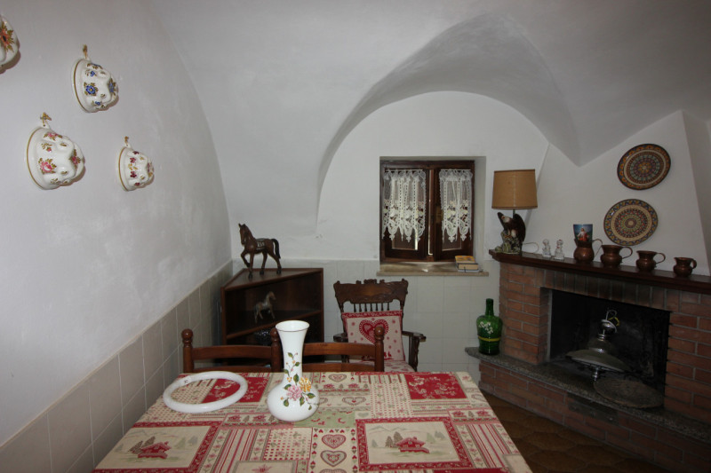 Nel cuore del suggestivo Comune di Valdastico, immerso in un paesaggio montano incantevole e circ...