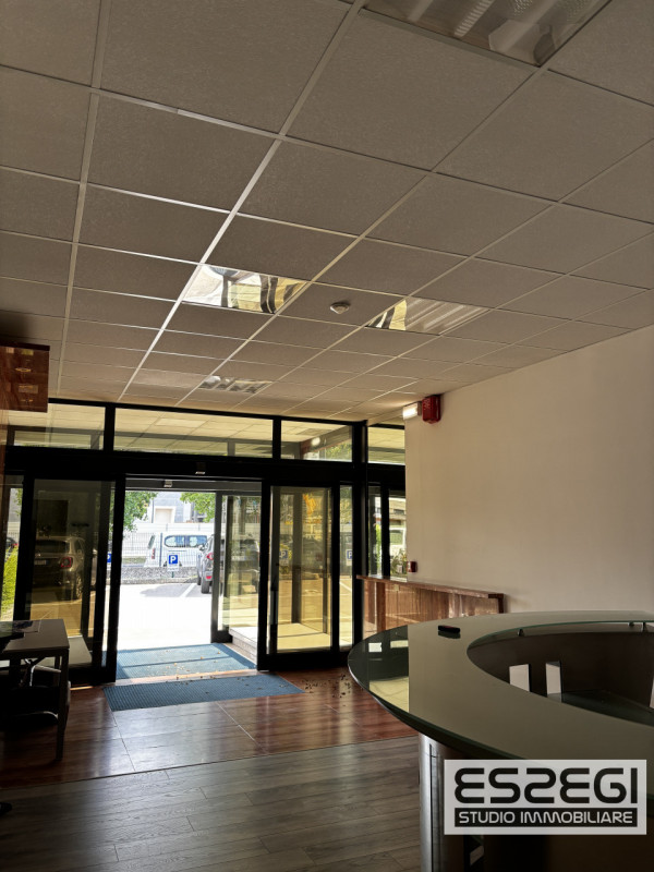 PADOVA EST - VIALE della NAVIGAZIONE INTERNA. Proponiamo in locazione un ampio e moderno ufficio ...