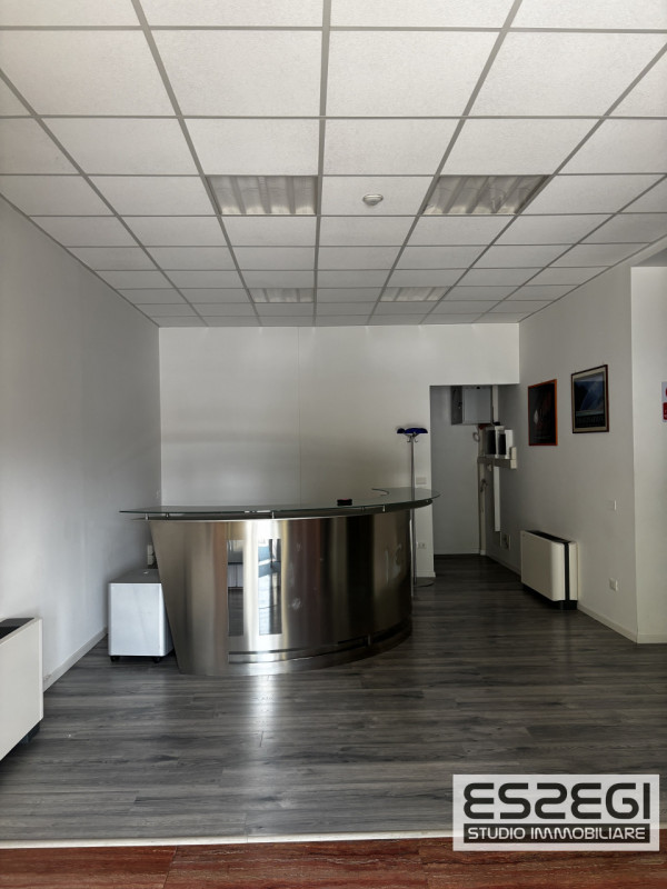 PADOVA EST - VIALE della NAVIGAZIONE INTERNA. Proponiamo in locazione un ampio e moderno ufficio ...