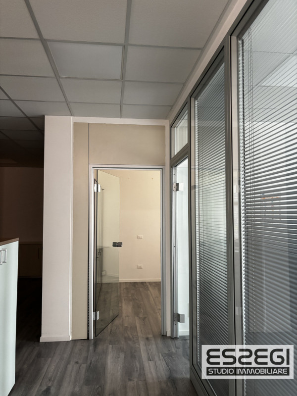 PADOVA EST - VIALE della NAVIGAZIONE INTERNA. Proponiamo in locazione un ampio e moderno ufficio ...