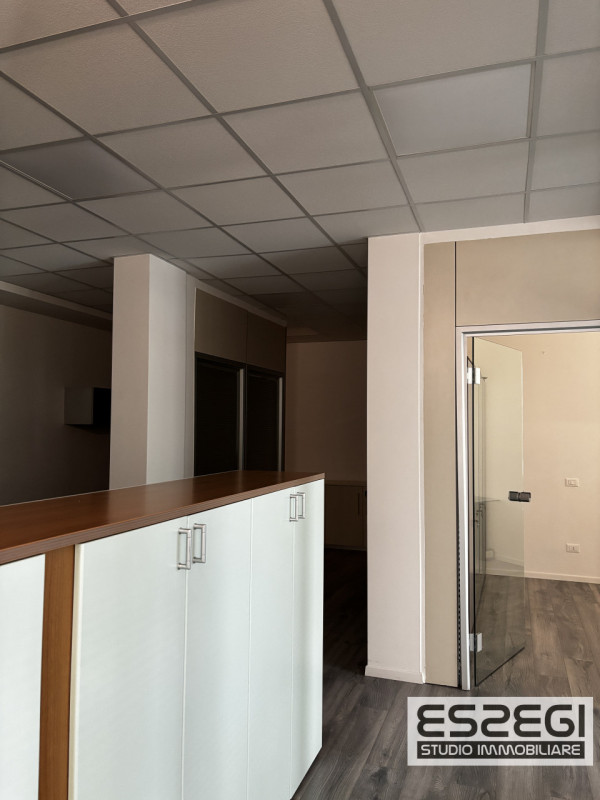PADOVA EST - VIALE della NAVIGAZIONE INTERNA. Proponiamo in locazione un ampio e moderno ufficio ...