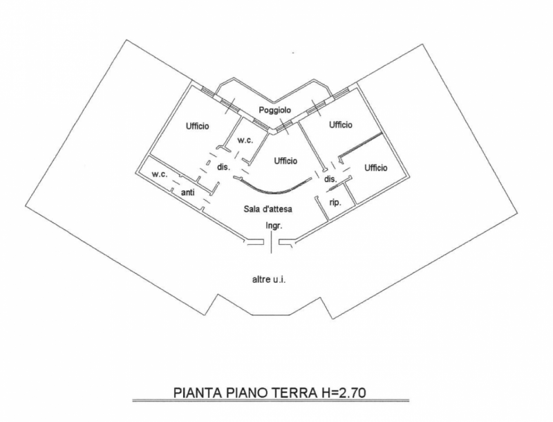 Proponiamo in vendita grazioso ufficio al piano rialzato su comodo ed ordinato residence. 
I part...