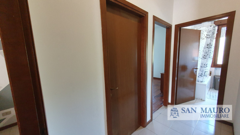 ORGIANO – Nel cuore del paese, nella piazza principale di Orgiano Centro, proponiamo in vendita u...