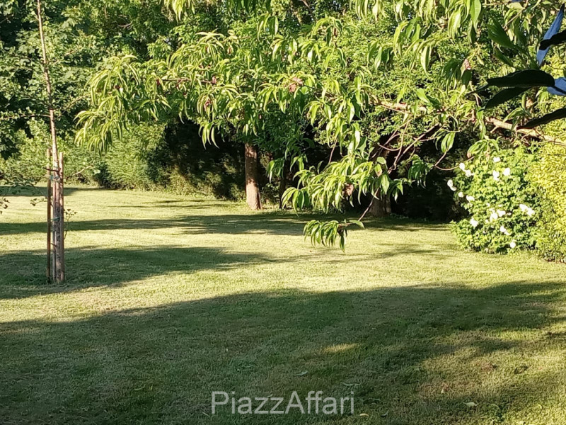 Comune di Correzzola - frazione Villa Del Bosco vendesi singolare villa con ampio parco piantumat...