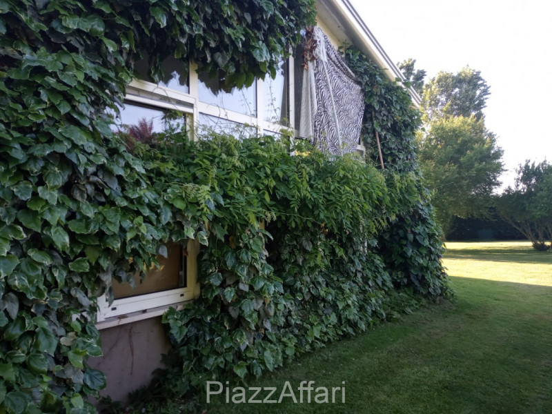 Comune di Correzzola - frazione Villa Del Bosco vendesi singolare villa con ampio parco piantumat...