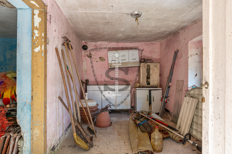 Ad Enego, in una posizione isolata e immersa nel verde, proponiamo in vendita una casa indipenden...