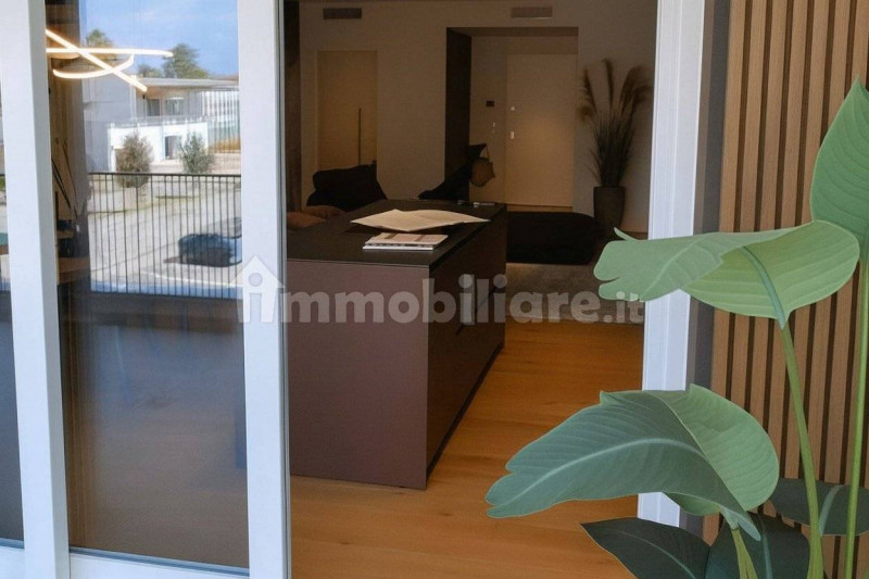 PADOVA - ZONA MADONNA PELLEGRINA

La soluzione disposta su un unico livello si sviluppa con:
- in...