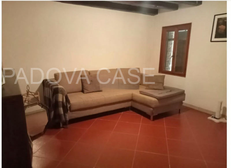 Scoprite il vostro rifugio ideale nel cuore di Galzignano Terme, immerso nel suggestivo Parco Col...