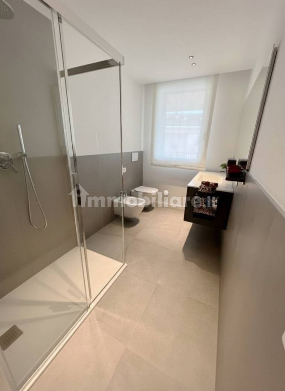 Porta Trento Nuovo appartamento  4 camere da letto e con 2 garage


In un'area residenziale carat...
